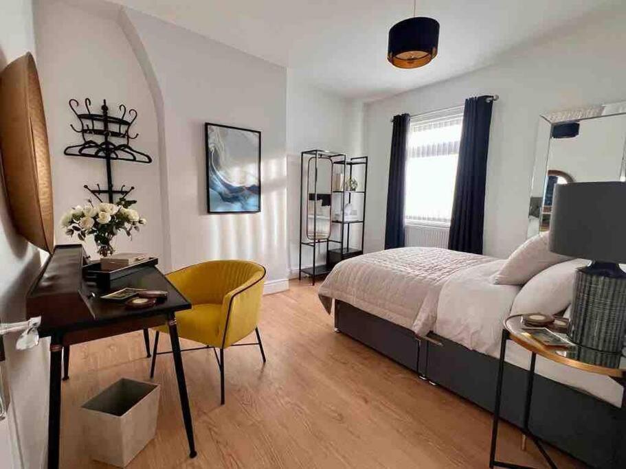 Anfield Home Sleeps 5 Close To Lfc Free Parking Ліверпуль Екстер'єр фото