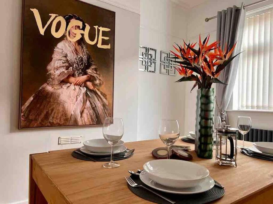Anfield Home Sleeps 5 Close To Lfc Free Parking Ліверпуль Екстер'єр фото