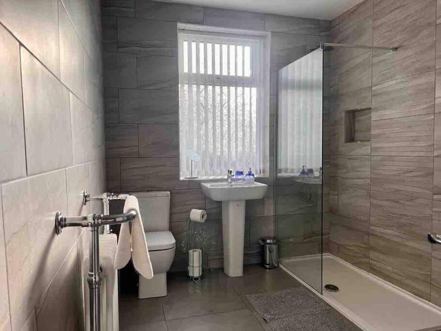Anfield Home Sleeps 5 Close To Lfc Free Parking Ліверпуль Екстер'єр фото