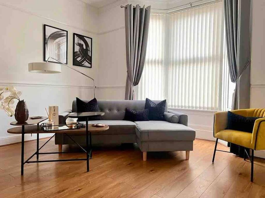 Anfield Home Sleeps 5 Close To Lfc Free Parking Ліверпуль Екстер'єр фото