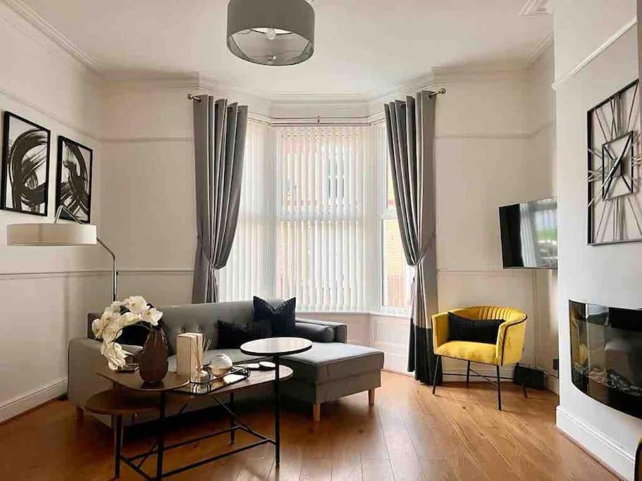 Anfield Home Sleeps 5 Close To Lfc Free Parking Ліверпуль Екстер'єр фото